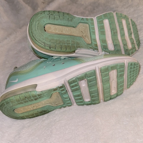 Nike Air Max Shoes - Picture 4 of 5